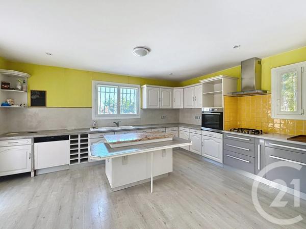 Maison à vendre  6 pièces - 186,32 m 2   FREJUS  - 83