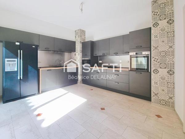 MAISON D'ENVIRON 219M², PATIO ET GARAGE