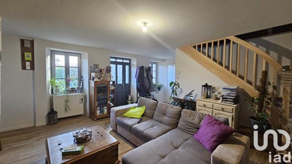 Maison de village 5 pièces de 95 m² à Marcolès (15220)