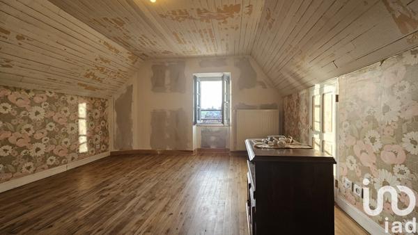 Maison de village 5 pièces de 95 m² à Marcolès (15220)