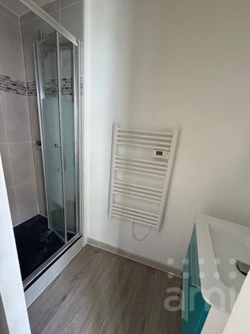 CHAMBRE AVEC SALLE DE BAIN PRIVATIVE EN COLOCATION - CENTRE VILLE