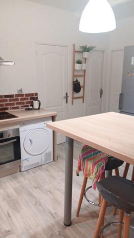 CHAMBRE AVEC SALLE DE BAIN PRIVATIVE EN COLOCATION - CENTRE VILLE