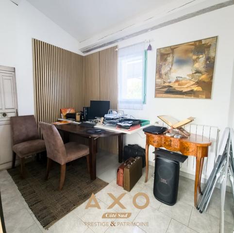 RESIDENCE SECURISEE PEY BLANC - MAISON - 220 M2 - TERRAIN 2 000 M2 - PISCINABLE - VUE SAINTE VICTOIRE  - 1 260 000