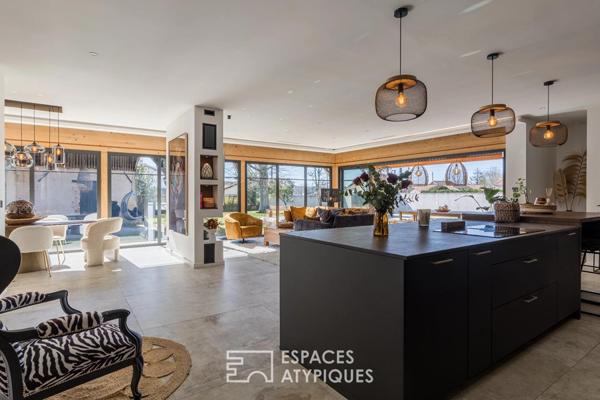 Villa contemporaine remarquable et grange au potentiel rare