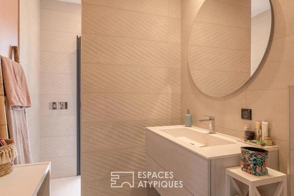 Villa contemporaine remarquable et grange au potentiel rare