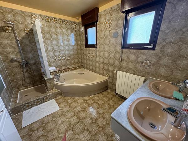 MAISON 90 m² BUSSUREL QUARTIER CALME TERRAIN 828 M²