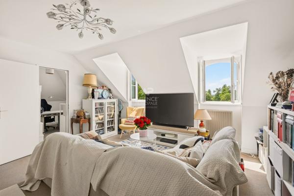 Versailles Parc appartement 4 pièces 96 m² au sol (85.97 m² carrez) situé au3ème et dernier étage avec ascenseur, cave et deux places de parking 840 000 € **  - Référence  28439