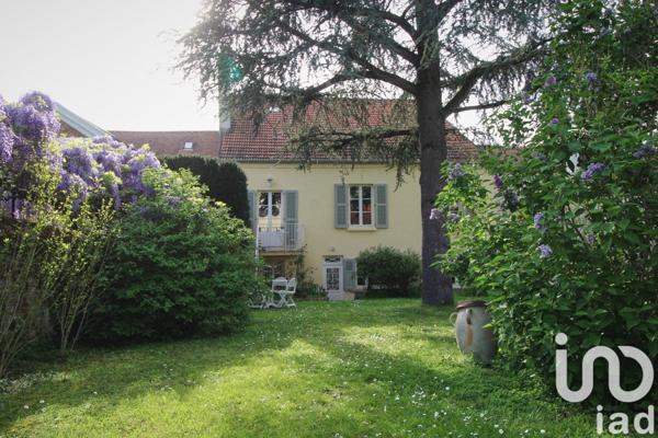 Maison traditionnelle 9 pièces de 200 m² à Saintry-sur-Seine (91250)