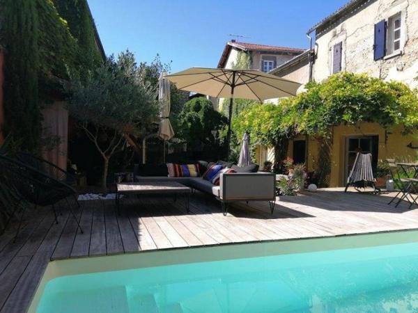 MAISON DE VILLE TYPE HOTEL PARTICULIER