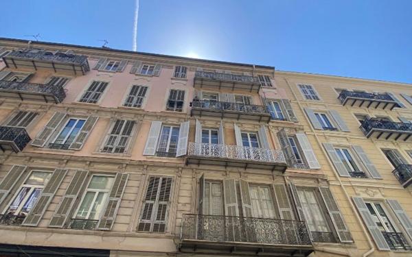 Appartement à louer    1 pièce •  Nice