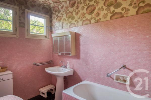 Maison à vendre  7 pièces - 121,37 m 2   ERMONT  - 95