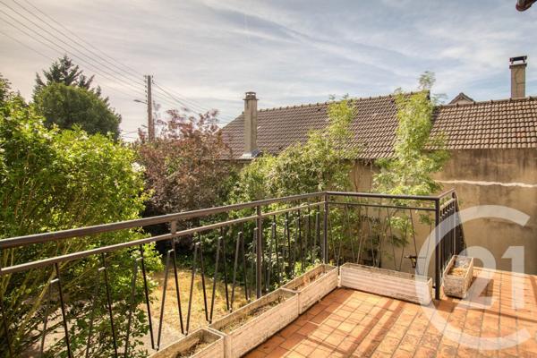 Maison à vendre  7 pièces - 121,37 m 2   ERMONT  - 95