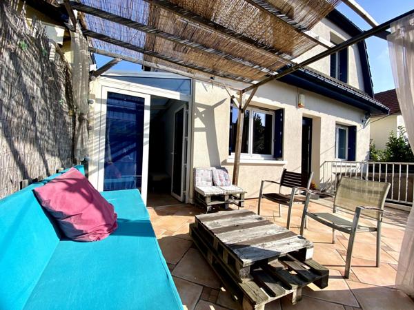 MAISON FAMILIALE AU CALME AVEC TERRASSE ET STATIONNEMENT