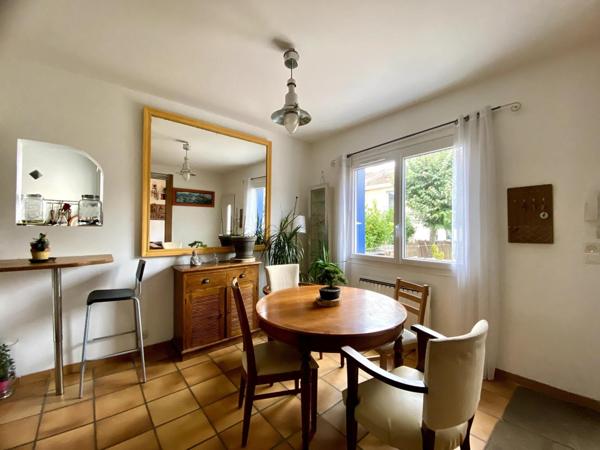 MAISON FAMILIALE AU CALME AVEC TERRASSE ET STATIONNEMENT