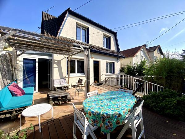 MAISON FAMILIALE AU CALME AVEC TERRASSE ET STATIONNEMENT