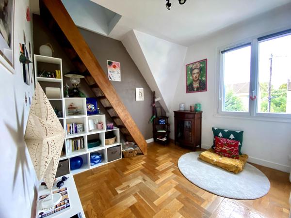 MAISON FAMILIALE AU CALME AVEC TERRASSE ET STATIONNEMENT