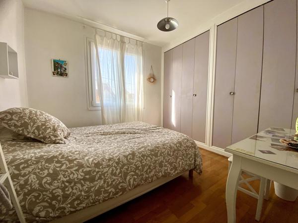 MAISON FAMILIALE AU CALME AVEC TERRASSE ET STATIONNEMENT