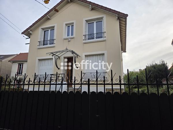Maison
         6 pièces
        - 137 m² 469 000 € *