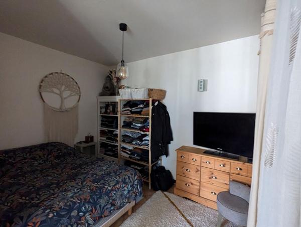 Immeuble de rapport: 2 appartements et local commercial