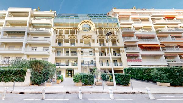 NICE - FLEURS : JOLI 2 PIÈCES AU CALME