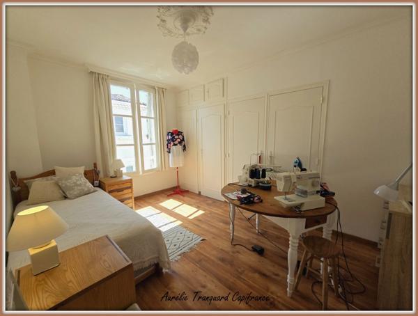 Maison à vendre 7 pièces SAINT JEAN D'ANGELY centre (17) 135m² avec Grand GARAGE, 3 chambres et 1 bureau