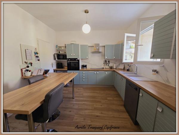 Maison à vendre 7 pièces SAINT JEAN D'ANGELY centre (17) 135m² avec Grand GARAGE, 3 chambres et 1 bureau