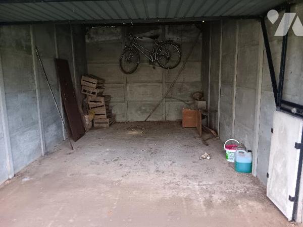 Trois garages
Jardin