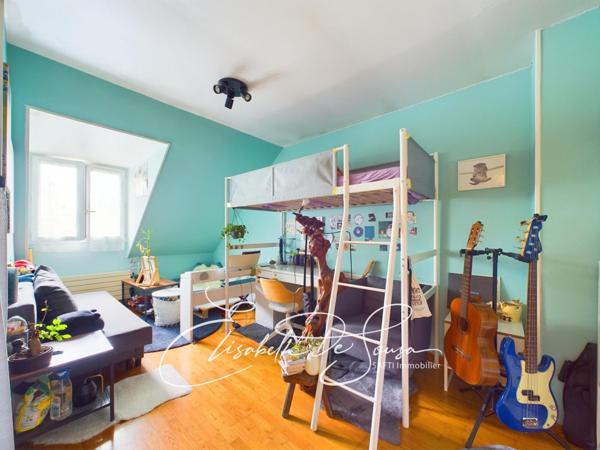 AGREABLE MAISON AVEC BEAUX VOLUMES