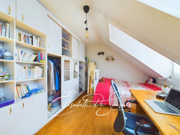 AGREABLE MAISON AVEC BEAUX VOLUMES