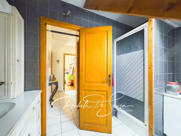 AGREABLE MAISON AVEC BEAUX VOLUMES