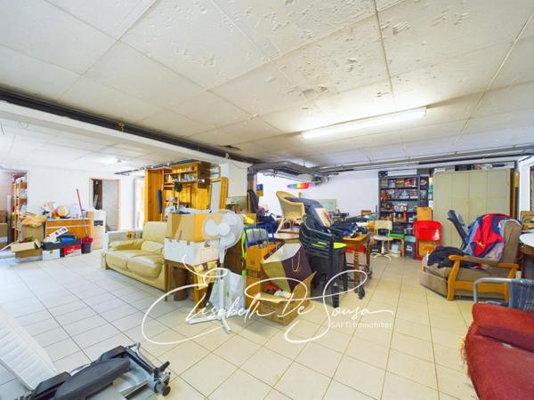 AGREABLE MAISON AVEC BEAUX VOLUMES