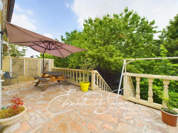 AGREABLE MAISON AVEC BEAUX VOLUMES