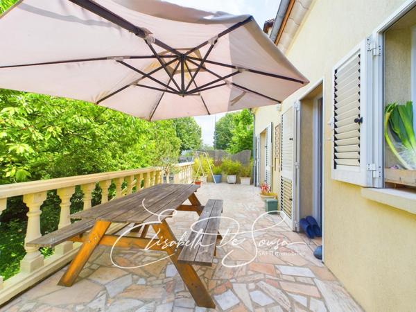 AGREABLE MAISON AVEC BEAUX VOLUMES