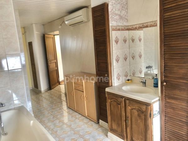 Maison de village 3 chambres avec cour, garage et combles aménageables située à Francheval (08), proche de la Belgique