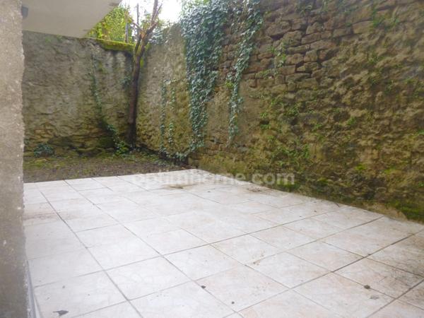 Maison de village 3 chambres avec cour, garage et combles aménageables située à Francheval (08), proche de la Belgique