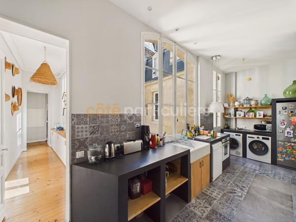 Vente
                Bureaux196 m² - 5 Pièces -
                    BORDEAUX (33000)