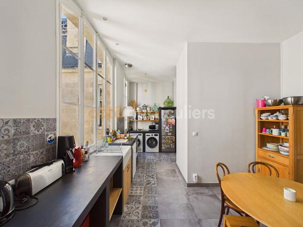 Vente
                Bureaux196 m² - 5 Pièces -
                    BORDEAUX (33000)