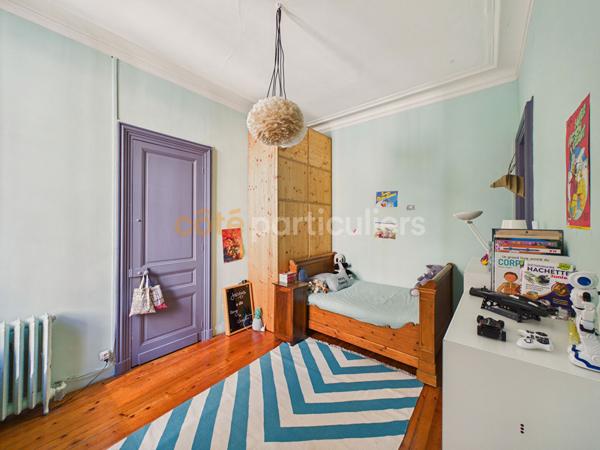 Vente
                Bureaux196 m² - 5 Pièces -
                    BORDEAUX (33000)