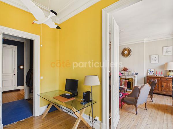 Vente
                Bureaux196 m² - 5 Pièces -
                    BORDEAUX (33000)