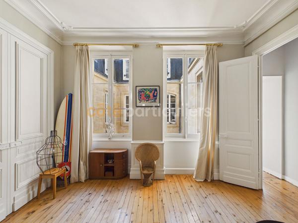 Vente
                Bureaux196 m² - 5 Pièces -
                    BORDEAUX (33000)