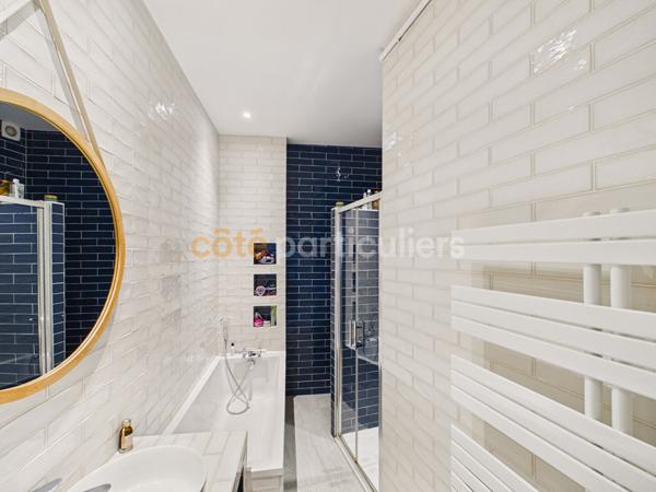 Vente
                Bureaux196 m² - 5 Pièces -
                    BORDEAUX (33000)