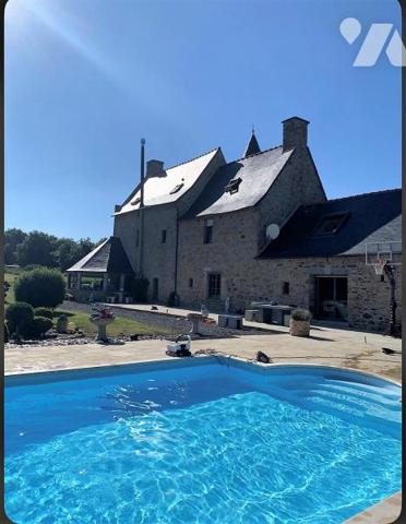 Proche Guingamp - Ancien Manoir avec piscine sur parc de 3 hectares
