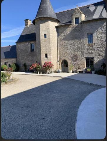 Proche Guingamp - Ancien Manoir avec piscine sur parc de 3 hectares