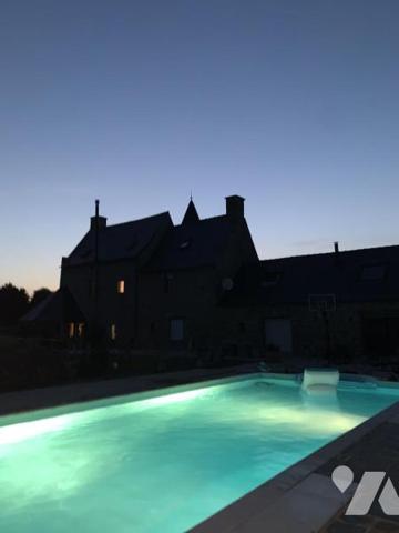 Proche Guingamp - Ancien Manoir avec piscine sur parc de 3 hectares