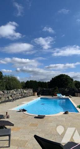 Proche Guingamp - Ancien Manoir avec piscine sur parc de 3 hectares