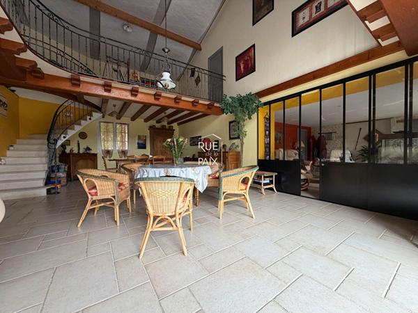 79400 AZAY LE BRULE Magnifique propriété en pierre - 250 m2 et cadre privilégié