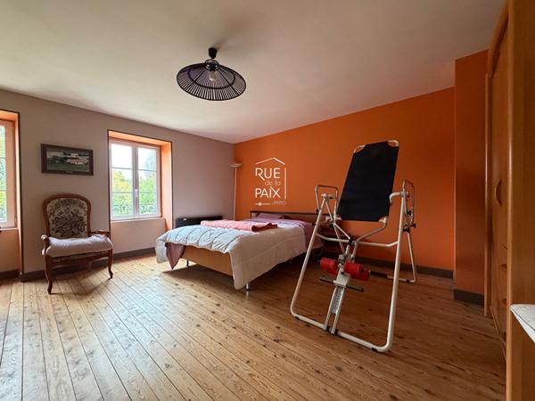 79400 AZAY LE BRULE Magnifique propriété en pierre - 250 m2 et cadre privilégié