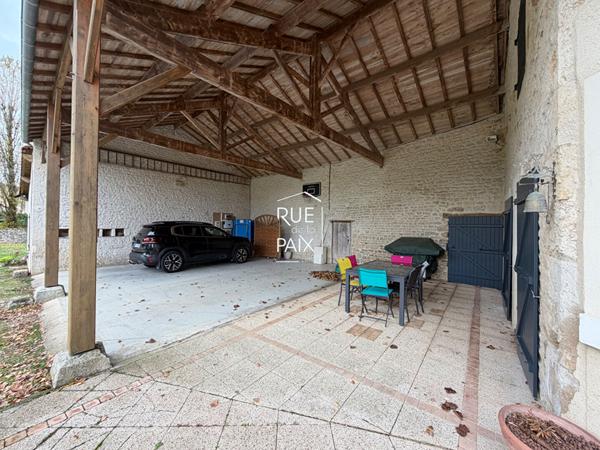 79400 AZAY LE BRULE Magnifique propriété en pierre - 250 m2 et cadre privilégié