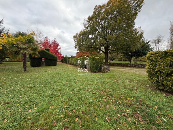 79400 AZAY LE BRULE Magnifique propriété en pierre - 250 m2 et cadre privilégié