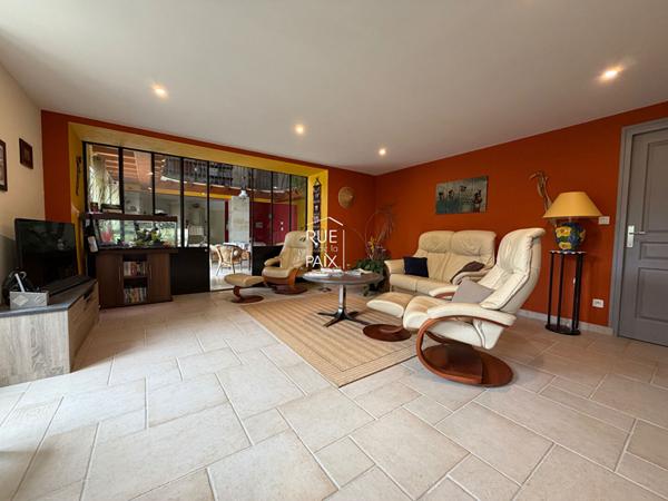 79400 AZAY LE BRULE Magnifique propriété en pierre - 250 m2 et cadre privilégié